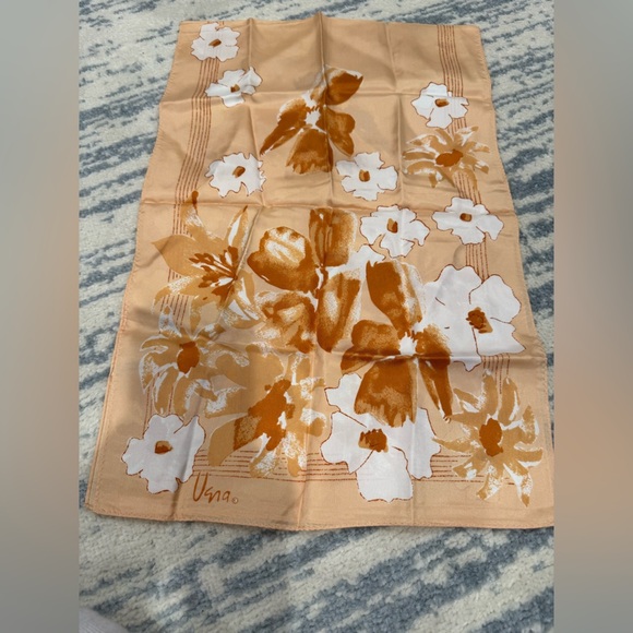 Vera Scarf - Picture 1 of 3